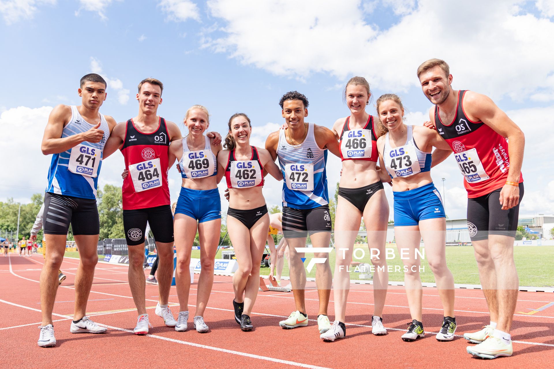 Jason Gordon (OTB Osnabrueck), Florian Kroll (LG Osnabrueck), Sophie Weymann (OTB Osnabrueck), Marie Zepter (LG Osnabrueck), Jordan Gordon (OTB Osnabrueck), Jana Rohling (LG Osnabrueck), Katrin Beutel (OTB Osnabrueck), Fabian Dammermann (LG Osnabrueck) am 29.05.2022 waehrend der Deutschen Meisterschaften Langstaffel im Otto-Schott-Sportzentrum in Mainz